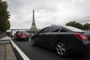 Paris Belediyesi araba kullanımını yasakladı