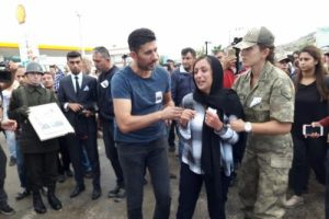 Şehidin 38 g&uuml;nl&uuml;k eşi: "Bana bu mutluluğu &ccedil;ok g&ouml;rd&uuml;ler"