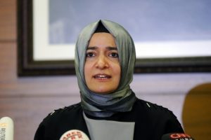 Bakan Kaya: "Tiş&ouml;rtlerini tankın egzozuna tıkayarak..."