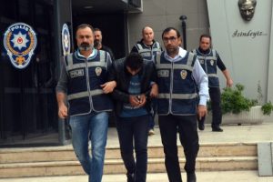 Bursa'da sahte polislere 45 bin TL kaptırdı, ger&ccedil;ek polislere parolayı sordu