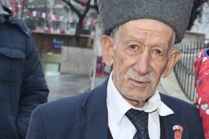 Hareket halindeki otob&uuml;se binerken d&uuml;şen Kore gazisi &ouml;ld&uuml;