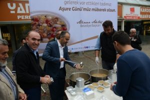 Bursa İneg&ouml;l Belediyesi'nden aşure ikramı