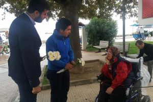 AK Parti Bursa Gemlik İl&ccedil;e Gen&ccedil;lik kolları yaşlı vatandaşları ziyaret etti