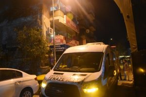 40 yaşındaki kadının sır &ouml;l&uuml;m&uuml;