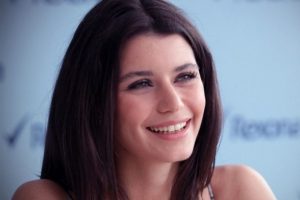 Beren Saat'in yeni projesi ne?
