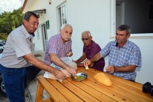 Zeytinler yağa d&ouml;n&uuml;ş&uuml;yor