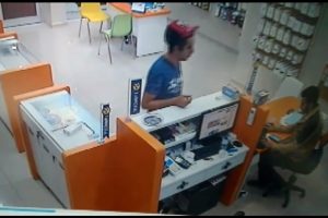 Bursa'da hırsız kardeşler kameralara yakalandı