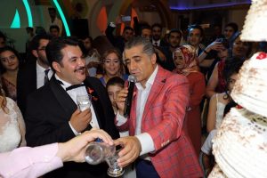 Sanat&ccedil;ı Aydın Aydın plastiğe karşı uyardı
