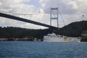 Milli sismik petrol arama gemisi 'Oru&ccedil; Reis' Boğaz'dan ge&ccedil;ti