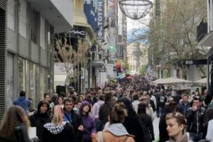 Yunanistan n&uuml;fusu gittik&ccedil;e azalıyor