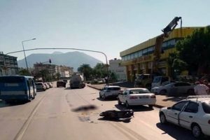 Feci kaza kadın motosikletlinin sonu oldu