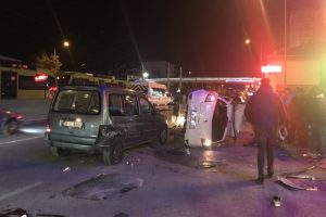 Bursa'da ara&ccedil; takla attı: 2 kişi ağır yaralı