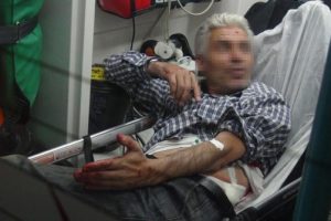 Bursa'da kocasının birlikte alkol aldığı arkadaşını bı&ccedil;akladı