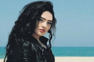 Sapık hayran tehdidi: Site &ccedil;ıkışında seni bekliyorum, &ouml;ld&uuml;receğim