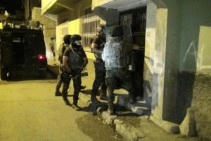 Adana'da uyuşturucu operasyonu: 10 g&ouml;zaltı