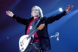 Rock'ın s&uuml;per yıldızı Tom Petty hayatını kaybetti