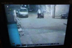 Bursa'da hırsızlık anı g&uuml;venlik kamerasında
