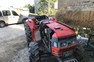 Bursa'da ila&ccedil;lama yaparken trakt&ouml;r&uuml;n altında kaldı