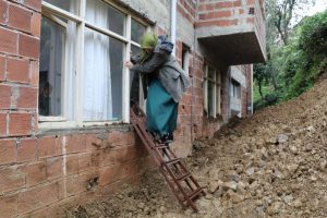 Heyelan geldi, böyle oldu 