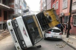Park ettikten 5 dakika sonra aracını bu halde buldu