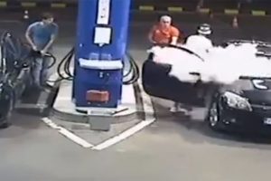 Benzin istasyonunda sigara i&ccedil;ince...