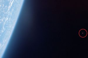 "NASA'nın 51 yıl &ouml;nce &ccedil;ektiği fotoğrafta UFO g&ouml;r&uuml;nd&uuml;"