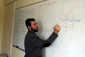 Sığınmacı olarak geldikleri T&uuml;rkiye'de &ouml;ğretim g&ouml;revlisi oldular