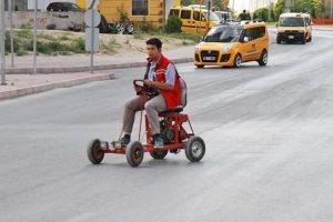 Tantuni servis&ccedil;isi ikinci el eşyalardan ara&ccedil; yaptı