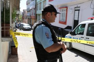 Husumetlilerine kurşun yağdırdı: 1 &ouml;l&uuml;, 1 ağır yaralı