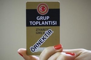 Meclis'teki grup toplantılarında ziyaret&ccedil;ilere &ouml;zel kart