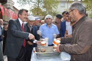 Bursa Yenişehir Belediyesi'nden 2 bin 500 kişiye aşure