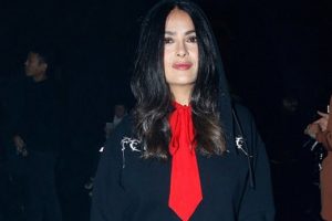 Salma Hayek'in sade şıklığı