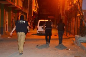 Adana'da PKK operasyonu: 8 g&ouml;zaltı
