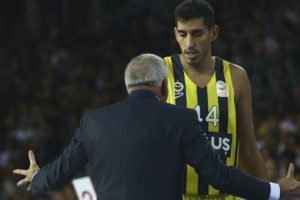 Obradovic savunma hataları yapan Ahmet D&uuml;verioğlu'na patladı