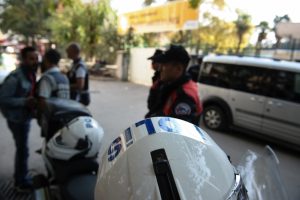 Bursa'da polisten okul &ouml;nlerinde sıkı denetim