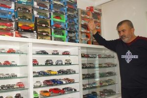 Otomobil kullanamayınca oyuncaktan koleksiyonunu yaptı