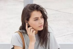 Google'dan 40 dile anında &ccedil;eviri yapacak kulaklık