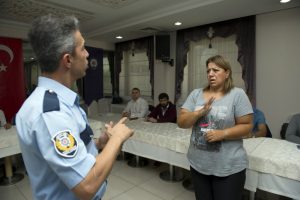 Emniyet personeline işaret dili eğitimi veriliyor