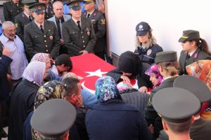 Şehit uzman &ccedil;avuş son yolculuğunu uğurlandı