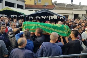 Yangının 3 minik kurbanı sonsuzluğa uğurlandı