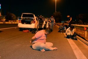 Beline sardığı kubar esrarla yakalandı