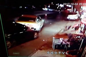 Kalp krizi ge&ccedil;irdi, &ouml;nce araca ardından yayaya &ccedil;arptı