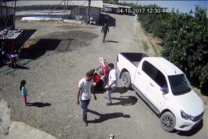 Kamyonetten atılarak &ouml;ld&uuml;r&uuml;len Suriyelinin son g&ouml;r&uuml;nt&uuml;leri