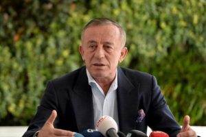 Ali Ağaoğlu'ndan Topbaş yorumu: 'Gidenin arkasından konuşulmaz, g&ouml;m&uuml;n'