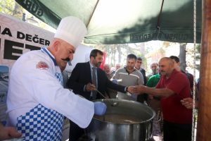 Bursa G&uuml;rsu'da camilerde aşure birlikteliliği