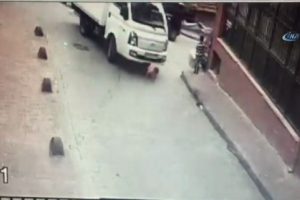 Kamyonet dehşeti: 2 yaşındaki &ccedil;ocuk ezildi