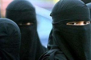 Danimarka'da burka ve pe&ccedil;e yasaklanıyor