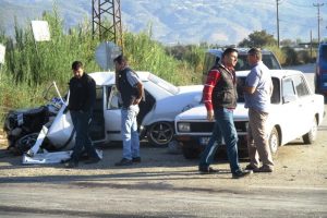 Otomobil belediye otob&uuml;s&uuml; ile &ccedil;arpıştı: 1 yaralı