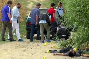 2 kardeşi &ouml;ld&uuml;ren zanlı saklandığı evde yakalandı