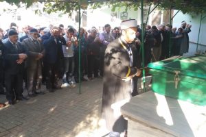 Bursa'da minik Necla kamyonet altında kaldı